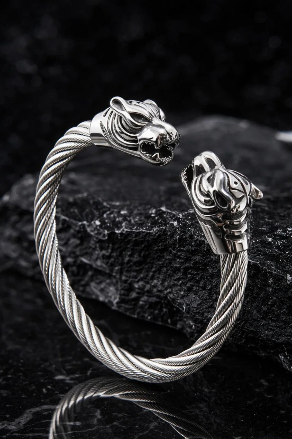 Viking Aslan Başlı Çelik Bileklik – Güç, Cesaret ve Sadakati Sembolize Eden Erkek Çelik Bileklik