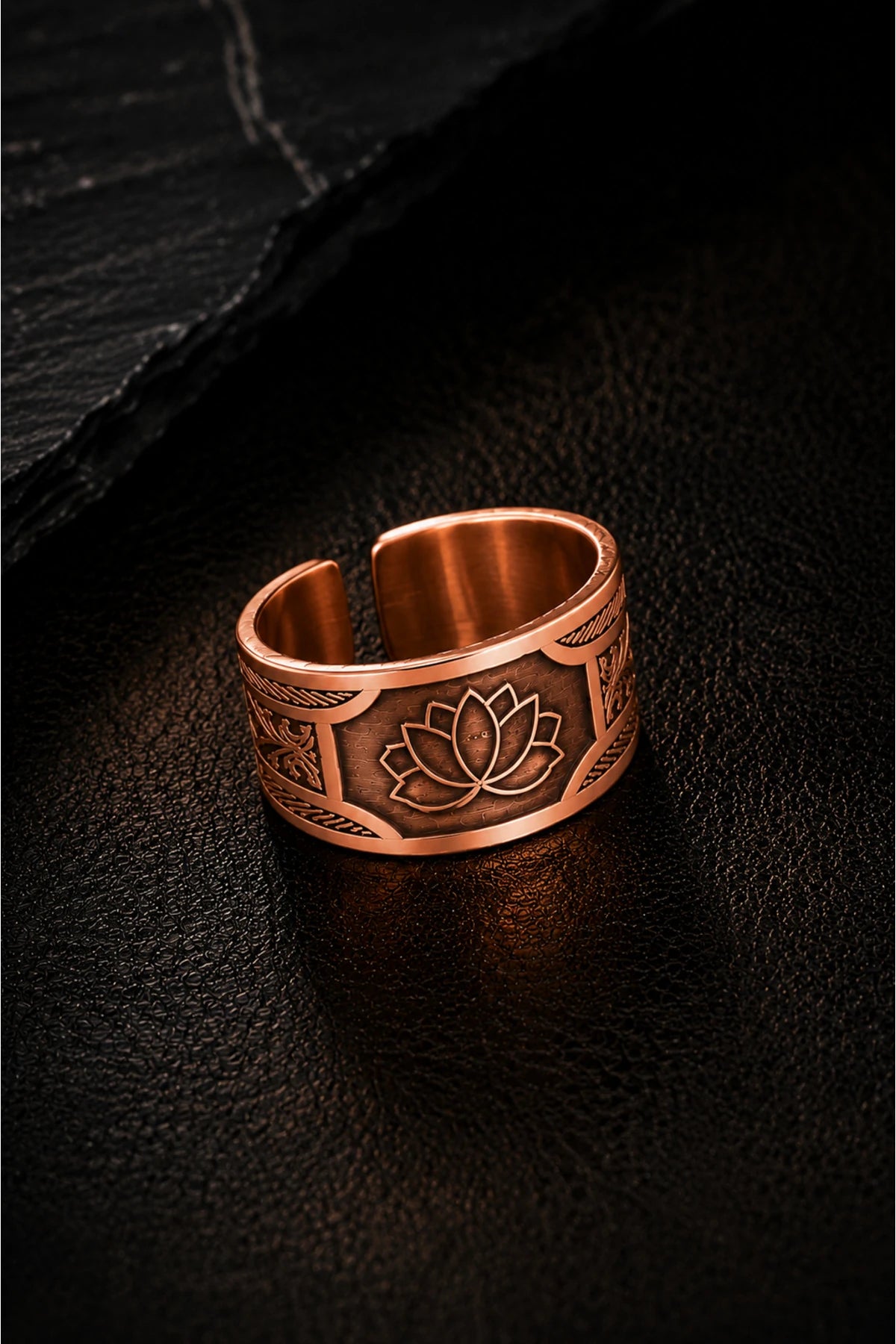 Erkek Lotus Yaşam Çiçeği İşlemeli Bakır Bileklik ve Yüzük Seti Otantik El İşçiliği Ayarlanabilir Takı Hediyelik