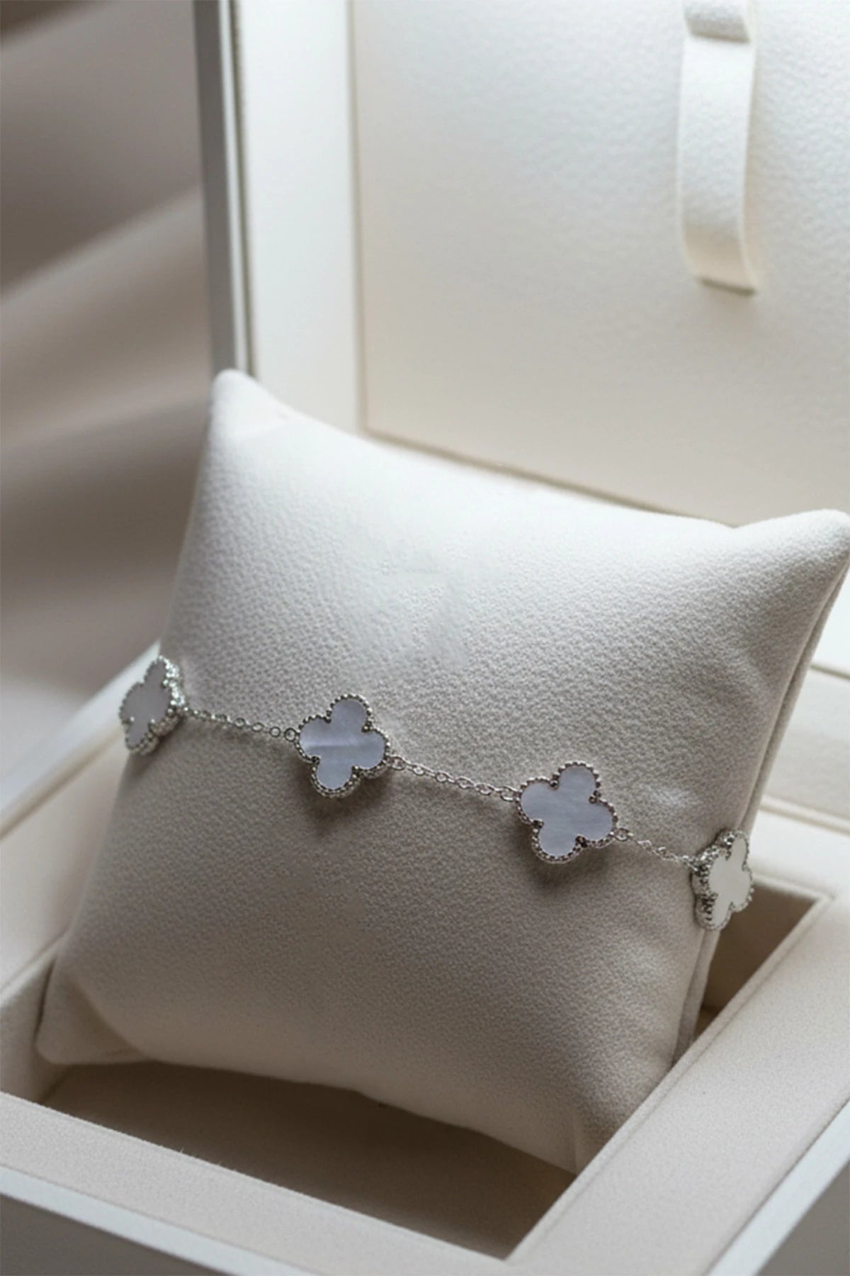 Taşlı Royal Pearl Petal Model Kadın Çelik Bileklik