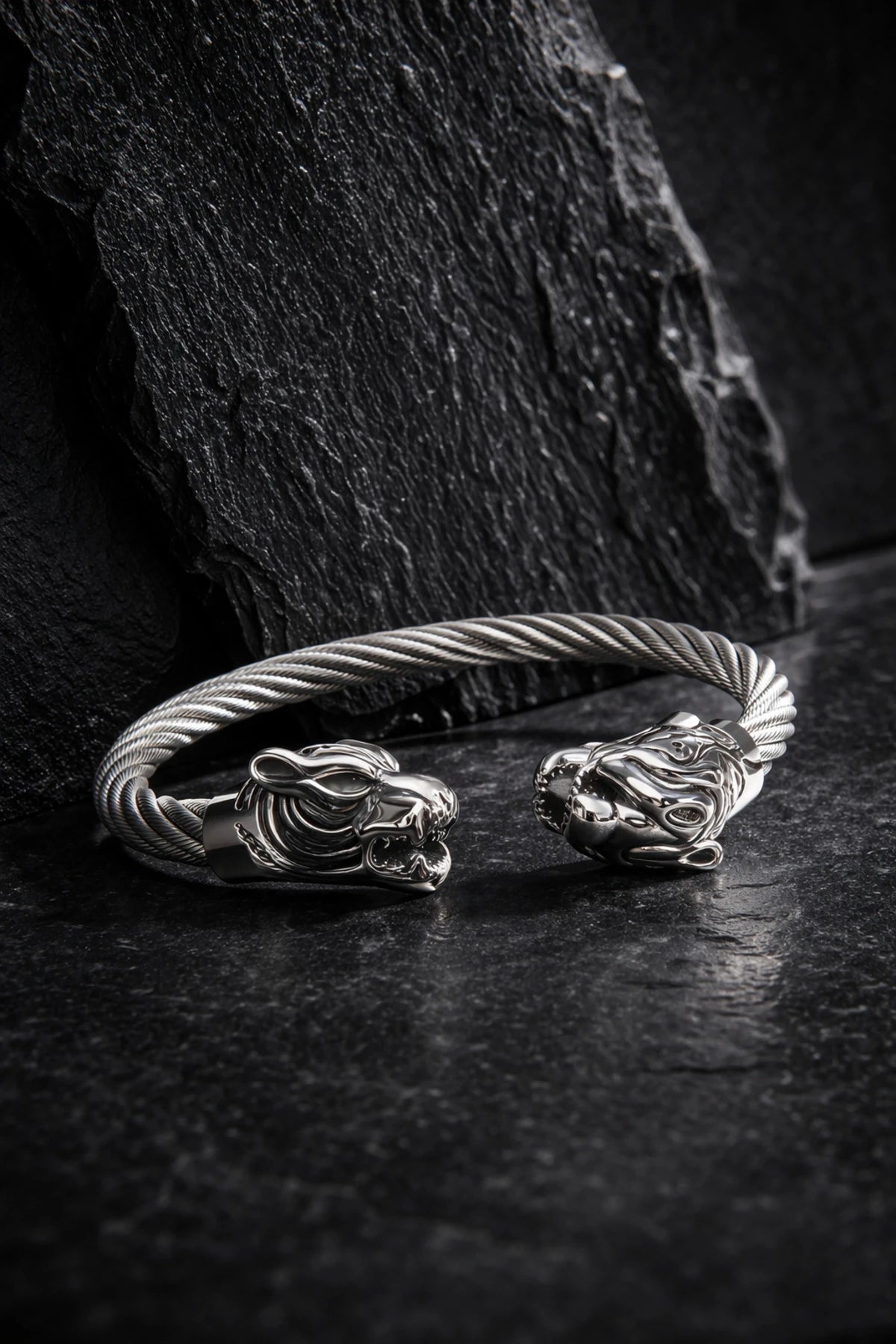 Viking Aslan Başlı Çelik Bileklik – Güç, Cesaret ve Sadakati Sembolize Eden Erkek Çelik Bileklik