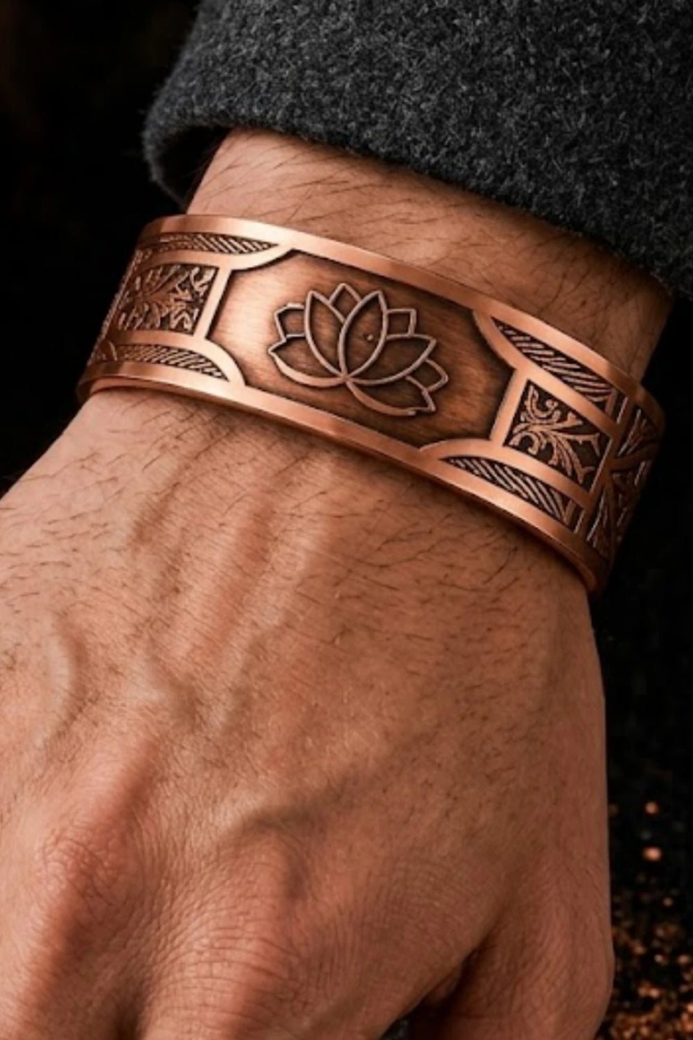 Lotus Yaşam Çiçeği İşlemeli Bakır Bileklik Otantik El İşçiliği Ayarlanabilir Unisex Tasarım