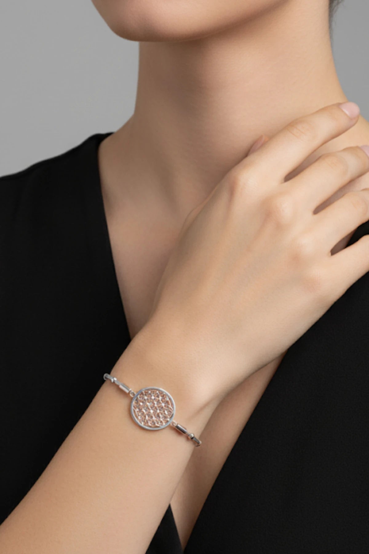 316L Çelik Lotus Yaşam Çiçeği Kadın Bileklik – Gümüş Renk, Şık ve Anlamlı Tasarım