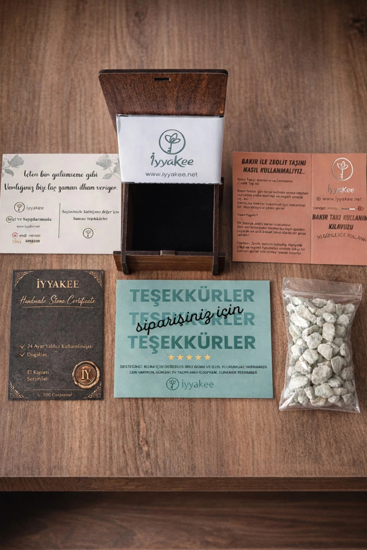 Kadın Mistik Topaz Taşlı Bakır Küpe Otantik Şık Tasarım