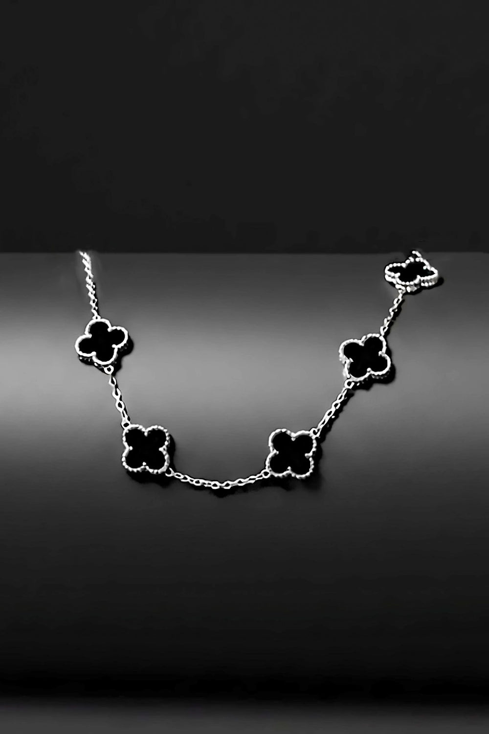 Gece Siyahı Oniks Taşlı Form Detaylı Petal Yaprak Model Erkek Çelik Bileklik