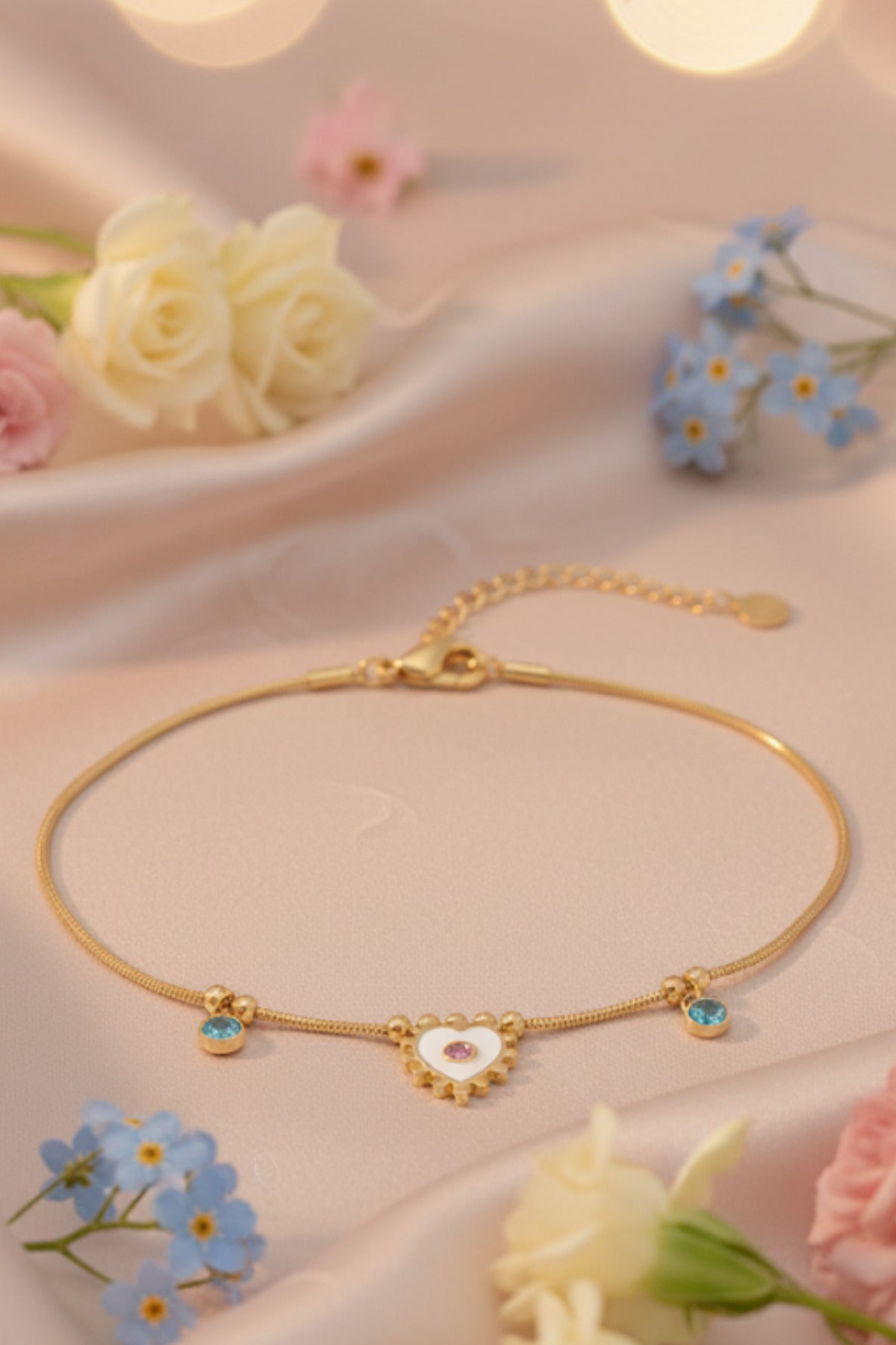 316L Paslanmaz Kararmaz Kalpli Renkli Taşlı Gold Kadın Bileklik – Zarif ve Romantik Tasarım