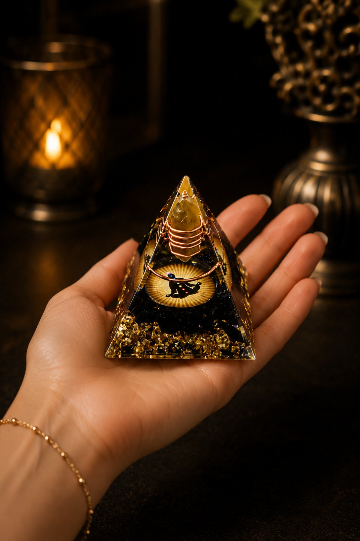 Sitrin Doğal Taşlı Orgonit Piramidi El Yapımı Enerji ve Meditasyon Dekoru