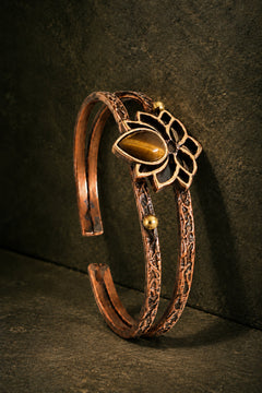 Kaplan Gözü Taşlı Çiçek Motifli Saf Bakır Kadın Bileklik El Yapımı Ayarlanabilir Kelepçe