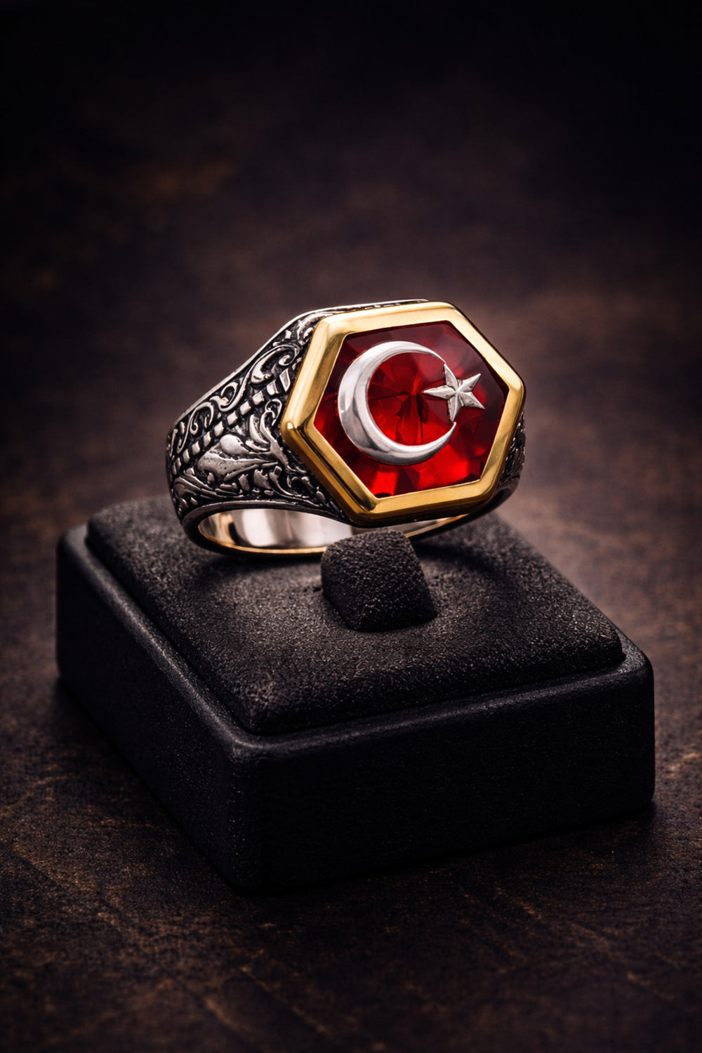 Erkek Gümüş Yüzük Ay Yıldız Türk Bayrağı İşlemeli Altıgen Motifli 925 Ayar Gümüş Yüzük